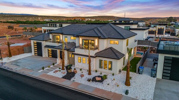 Exterior - Pecan Valley 5161|Private Pool, Pickleball Court, & Hot Tub (Hurricane)