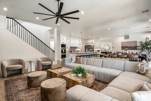 Smart TV, fireplace, video games - Pecan Valley 5161|Private Pool, Pickleball Court, & Hot Tub (Hurricane)