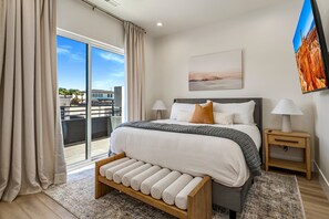 7 bedrooms, iron/ironing board, free WiFi, bed sheets - Pecan Valley 5154|Private Pool, Pickleball Court, & Hot Tub (Hurricane)