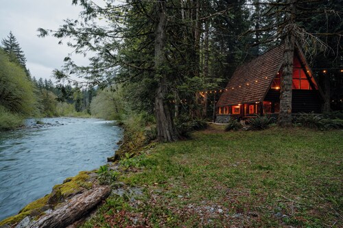 Stonecutter's Cabin - couples retreat on the river surrounded by nature