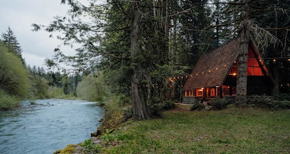 Stonecutter's Cabin - couples retreat on the river surrounded by nature