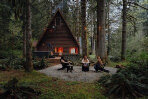 Property grounds - Stonecutter's Cabin - couples retreat on the river surrounded by nature (Skykomish)