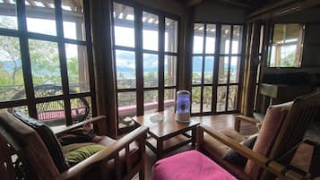 Cabin tiện nghi đơn giản, ban công, quang cảnh hồ | 1 phòng ngủ, bàn, truy cập Internet không dây miễn phí, bộ trải giường