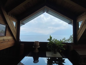 Comfort-Ferienhütte, Terrasse, Seeblick | 1 Schlafzimmer, Schreibtisch, kostenloses WLAN, Bettwäsche