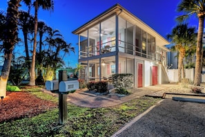 Exterior - Low Tide – Pool, Pet Friendly, In SK Village - Walk Everywhere! (Siesta Key)