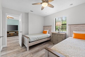 3 bedrooms, desk, iron/ironing board, free WiFi