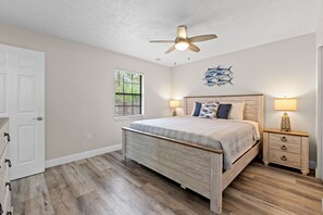 3 bedrooms, desk, iron/ironing board, free WiFi