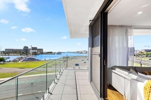Property grounds - Newcastle Harbour, 2-Bed, 2-Bath, Free Parking (Wickham)