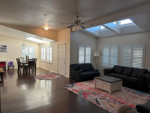 3BR Farmhouse Getaway, Group-Friendly, WiFi, AC, Trails & Petting Zoo Nearby