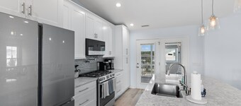 "Livin' The Dream" 4 Bedroom, 3 Bathroom, Dunes Home w/ Pool!