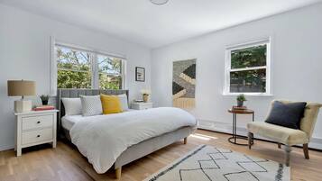 4 bedrooms, iron/ironing board, WiFi, bed sheets