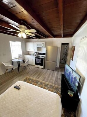 1 bedroom, iron/ironing board, free WiFi, bed sheets - Cozy Tucson remodeled Studio. (Tucson)