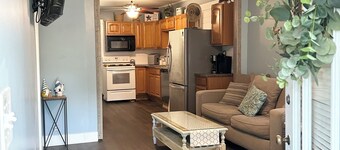 Family & Pet-friendly. Rustic yet modern-ish. 3bd, 1ba. Lake! Amenities!
