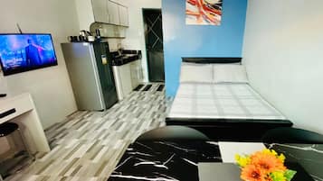 1 habitación, tabla de planchar con plancha, wifi y ropa de cama