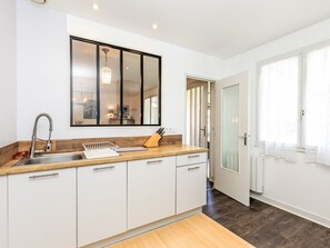 Kühlschrank, Mikrowelle, Ofen, Geschirrspüler