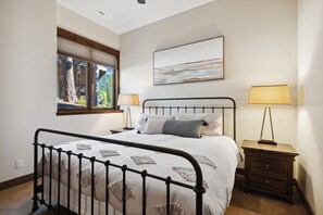 5 bedrooms, desk, iron/ironing board, travel cot