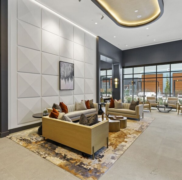 Smart-TV, peis, bordtennis og PC-skjermer