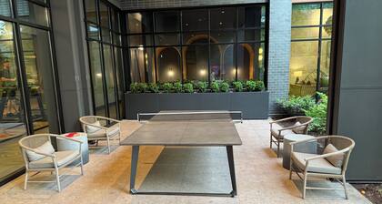 Lux Modern apartment in Columbia with WiFi, balcony, sofa bed, pool and a gym!