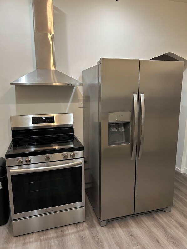 Interior - Charming 3-bedroom, 2-bathroom bungalow with AC, WiFi in lovely Bedford (Bedford)