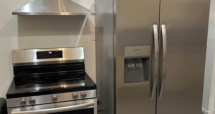 Charming 3-bedroom, 2-bathroom bungalow with AC, WiFi in lovely Bedford