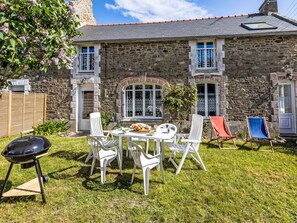 Outdoor dining - la Rivière by Interhome (Cancale)