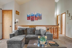 Smart TV, fireplace, books