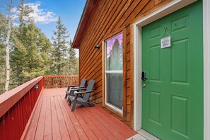 Property grounds - Deer Haven Cabin – 4BR Forest Retreat w/ Huge Deck & Starry Nights (Florissant)