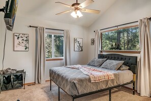 4 bedrooms, in-room safe, iron/ironing board, free WiFi