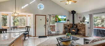 4BR Colorado Cabin w/ Wrap-Around Deck Near Fossil Beds National Monument