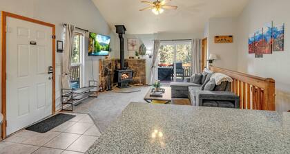 4BR Colorado Cabin w/ Wrap-Around Deck Near Fossil Beds National Monument