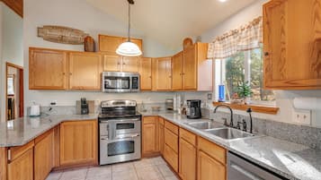 Frigorífic, microones, forn i placa de cuina