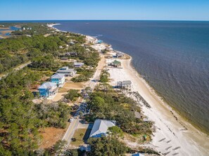 På stranden