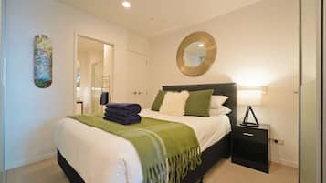Iron/ironing board, free WiFi, bed sheets