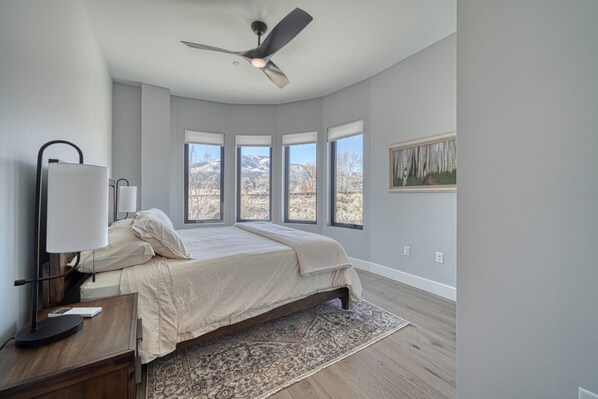 2 bedrooms, desk, free WiFi, bed sheets