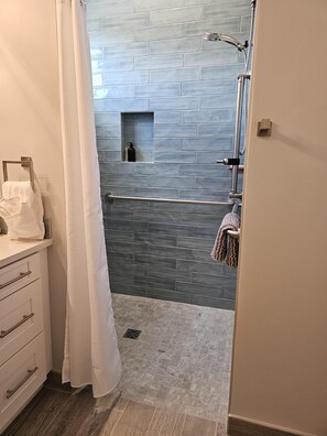 Douche, serviettes fournies