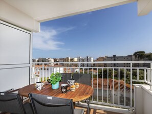 Outdoor dining - Montcada by Interhome (Salou)