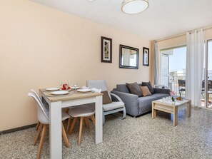 Living area - Montcada by Interhome (Salou)