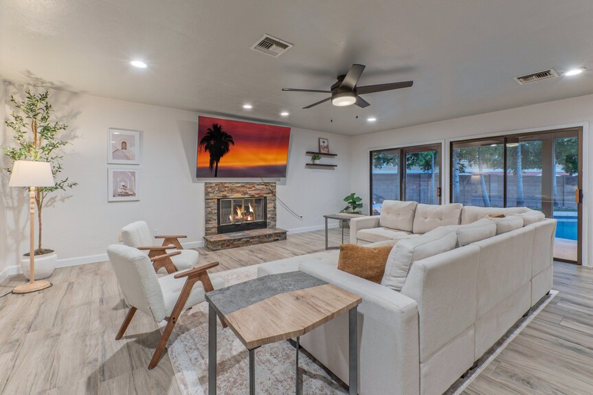 Golf Course View, Sleeps 10, Remodeled Vacation Getaway, Pool, Putt Green, Fire Pit, Pool Table - Mesa, AZ