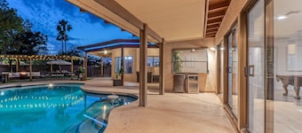 Golf Course View, Sleeps 10, Remodeled Vacation Getaway, Pool, Putt Green, Fire Pit, Pool Table