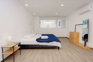 3 habitaciones, tabla de planchar con plancha, wifi y ropa de cama