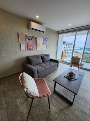 TV - Relax and comfort| Apartment with private jacuzzi (La Boquilla)