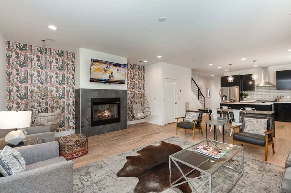 Smart TV, fireplace