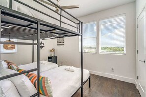 8 Schlafzimmer, Bügeleisen/Bügelbrett, Reisekinderbett, kostenloses WLAN