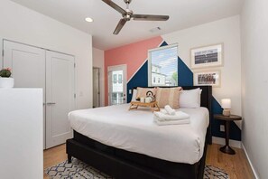 8 habitaciones, tabla de planchar con plancha y cuna de viaje 