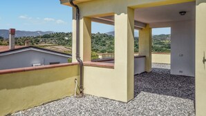 A balcony with a view of a hilly landscape. - 5 bedroom nice home in Bovalino (Bovalino)