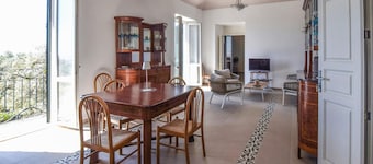 Bella casa con 5 camere da letto a.