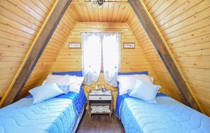 2 bedrooms, travel cot, free WiFi