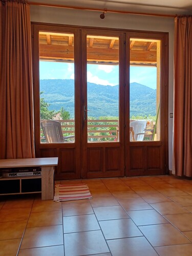 Quiet French village home in wine region, sleeps 10