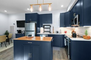 Mikrowelle, Ofen, Herdplatte, Geschirrspüler