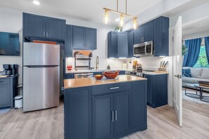 Mikrowelle, Ofen, Herdplatte, Geschirrspüler